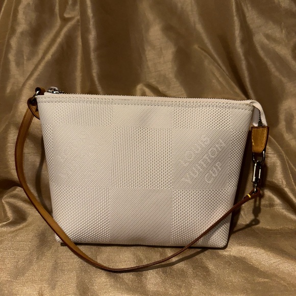Louis Vuitton Damier Geant Americas Cup Pochette
Accessories Bag White (RARE) - Picture 2 of 12